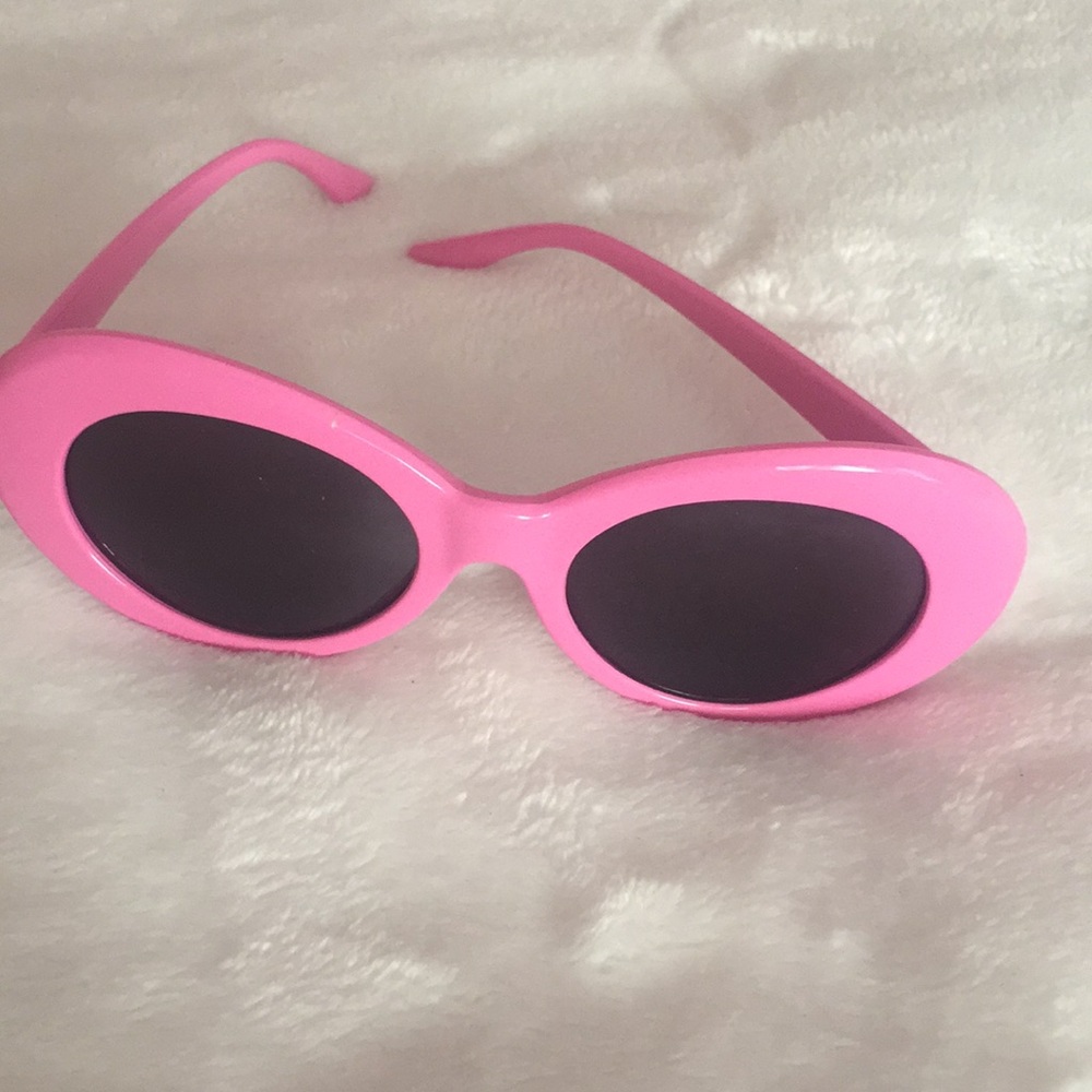 Pink cobain glasses 💖